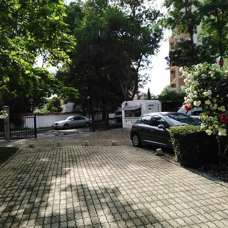 Апарт-отель Guest Dental Space 3*